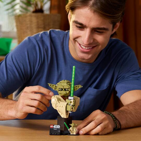 LEGO® Bust Collection Star Wars™ Yoda Building Kit 75438